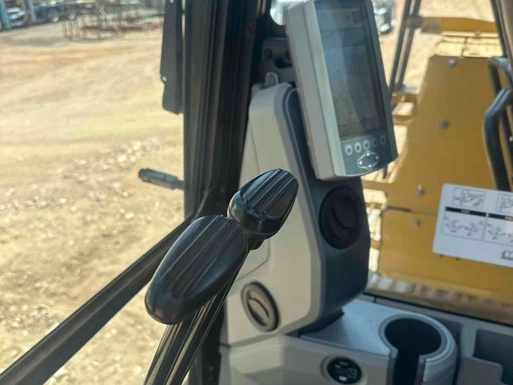 2015-caterpillar-335f-lcr-image-28