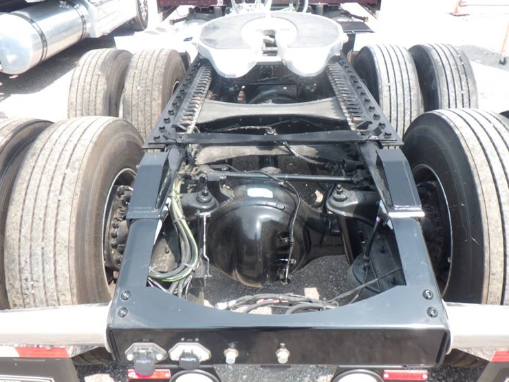 2023-peterbilt-389-image-7