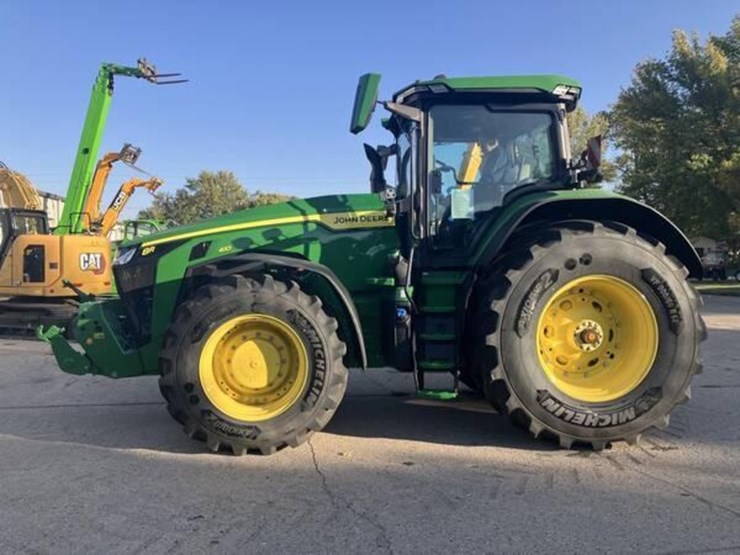 2023-john-deere-8r-410-image-2