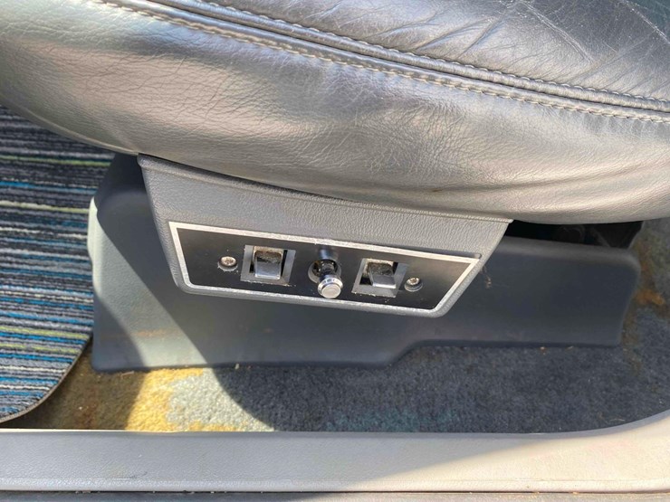 1992-jeep-cherokee limited--low-miles-image-13