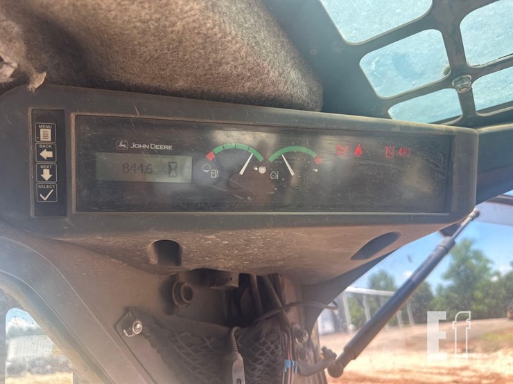 2017-deere-324e-image-13