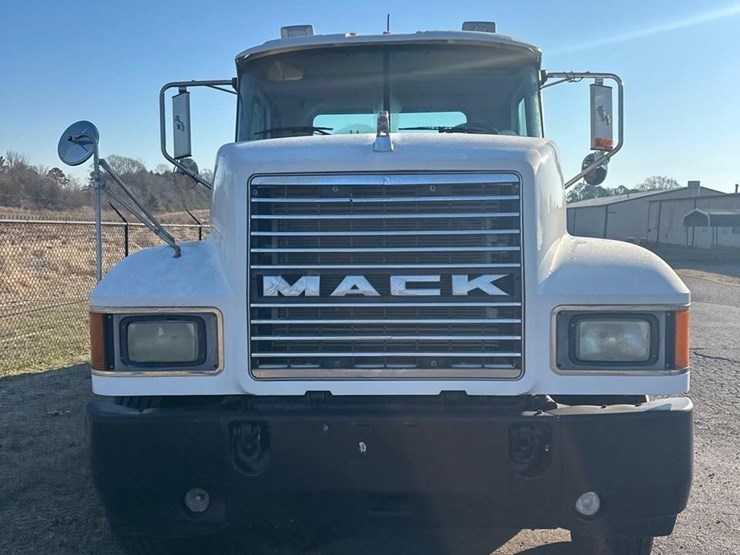 2005-mack-chn613-image-2