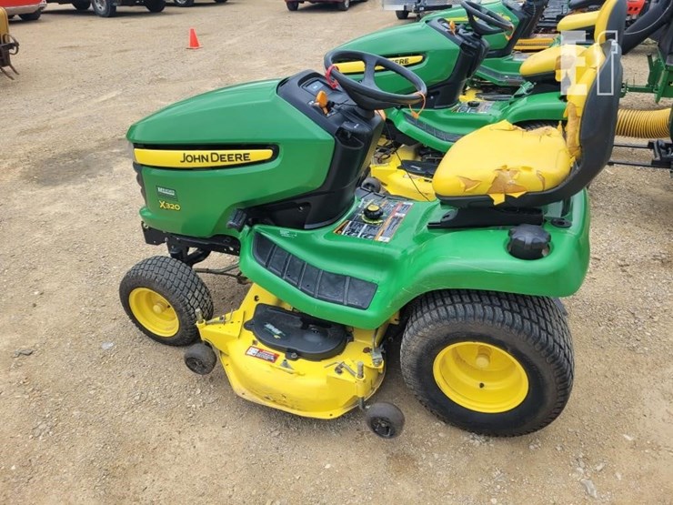 john-deere-x320-image-7