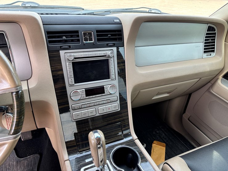 2009-lincoln-navigator-image-11