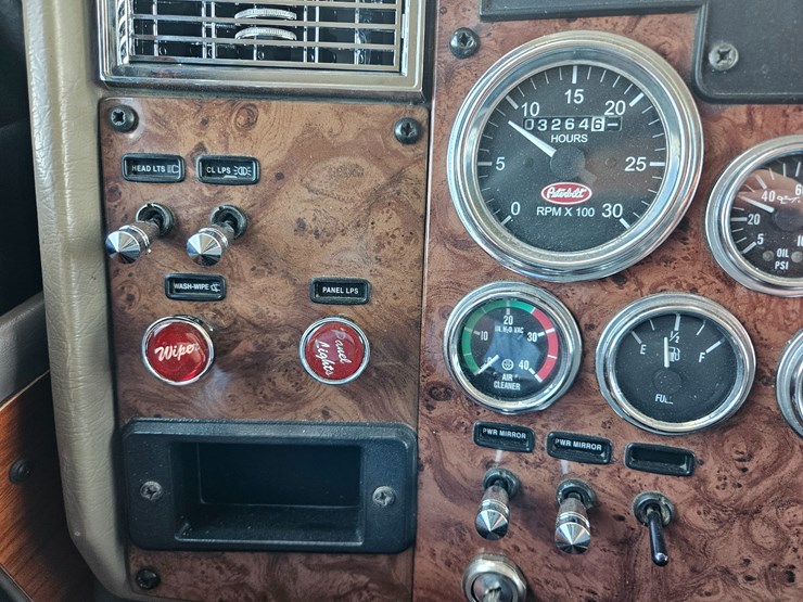 2007-peterbilt-335-image-79