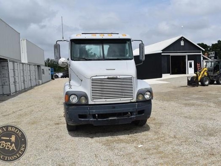 2002-freightliner-century-112-image-10