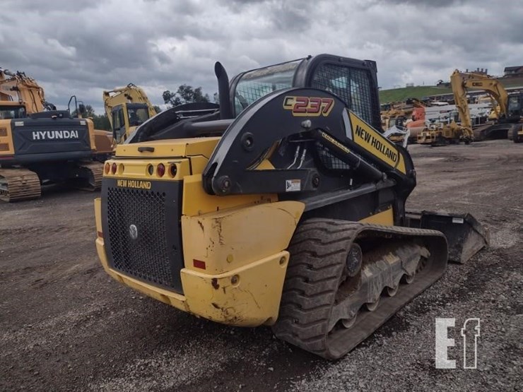 new-holland-c237-image-41