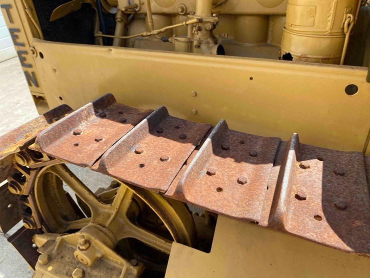 caterpillar-15-ag-crawler-image-16