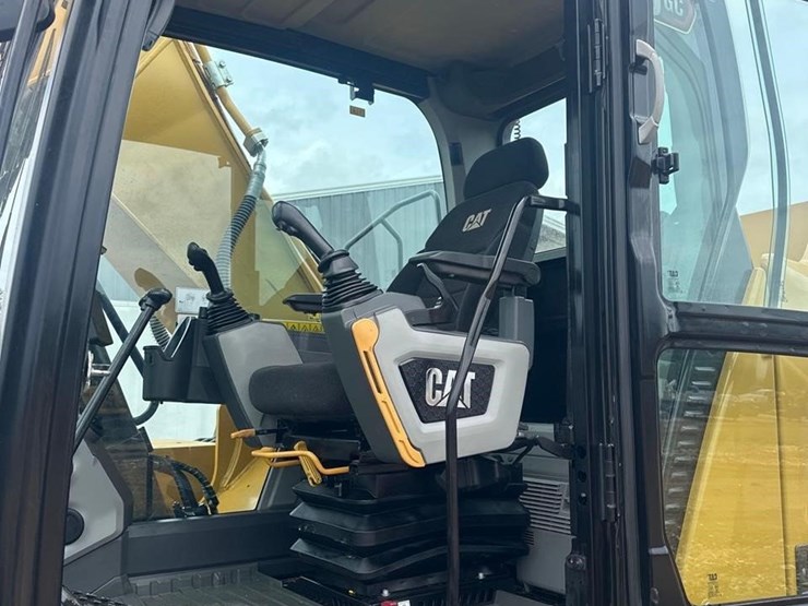 2021-caterpillar-320gc-image-28