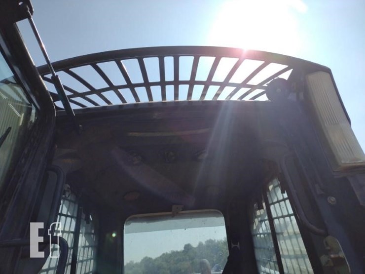 new-holland-l185-image-13