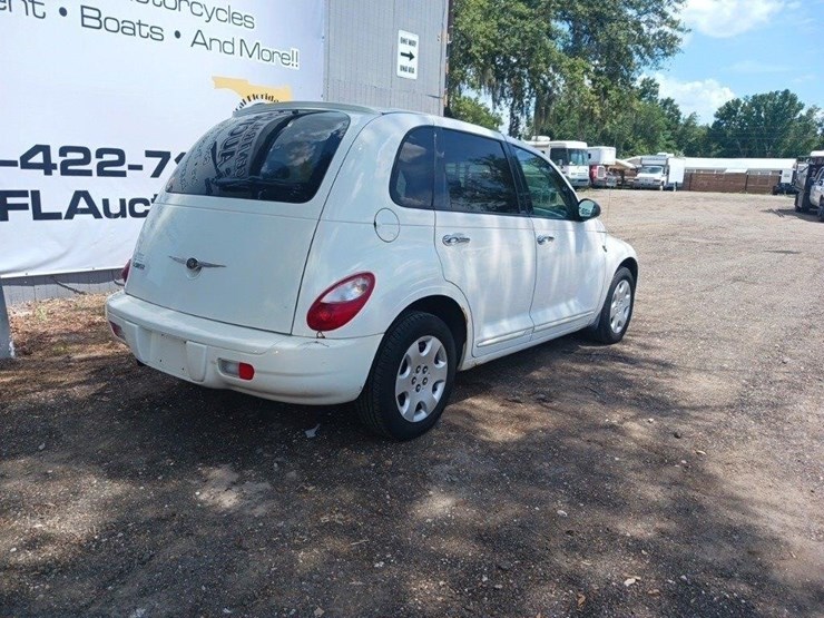 2009-chrysler-pt-cruiser-runs/moves-base-image-8