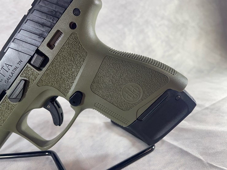 #4379-•-beretta-apx-a1-carry-9mm-luger-pistol,-sn:-axc157653-image-20