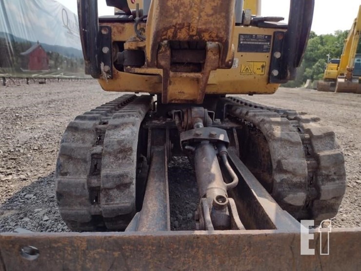 2012-caterpillar-300.9d-image-19