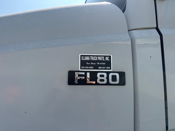 2003-freightliner-fl80-image-5