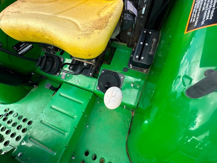 2021-john-deere-5045e-image-19