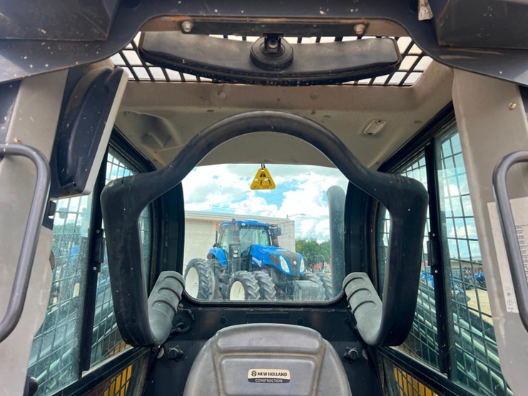 2021-new-holland-c327-image-25
