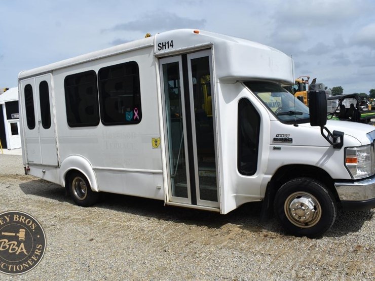 2014-ford-e350-image-17