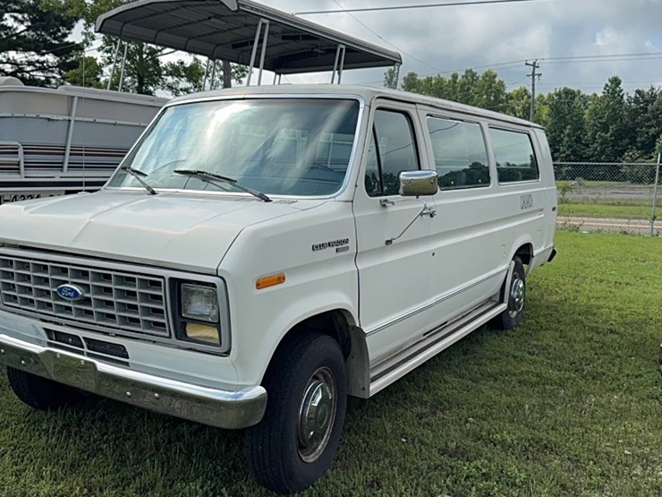 1990-ford-club-wagon-xl-image-1