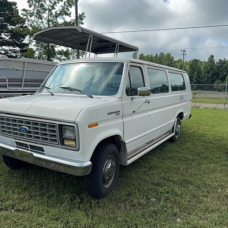 1990 Ford Club Wagon XL