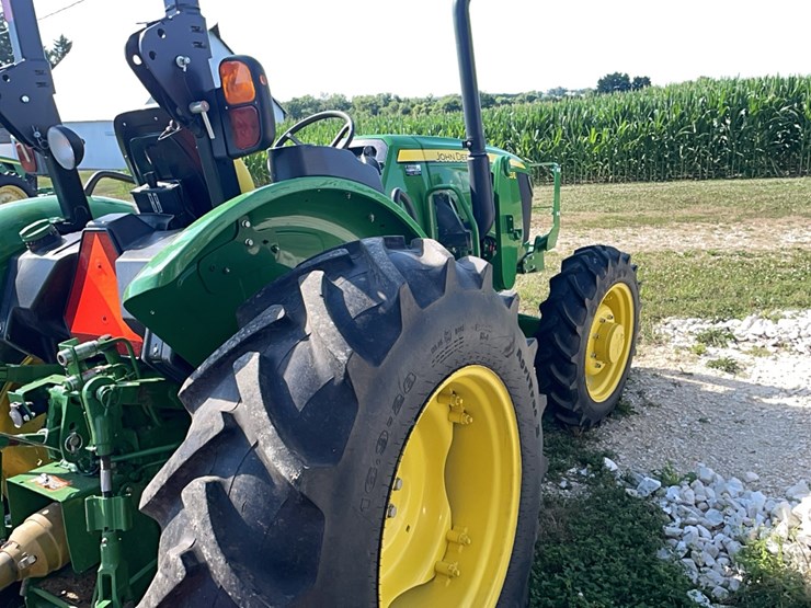 2019-john-deere-5065e-image-3