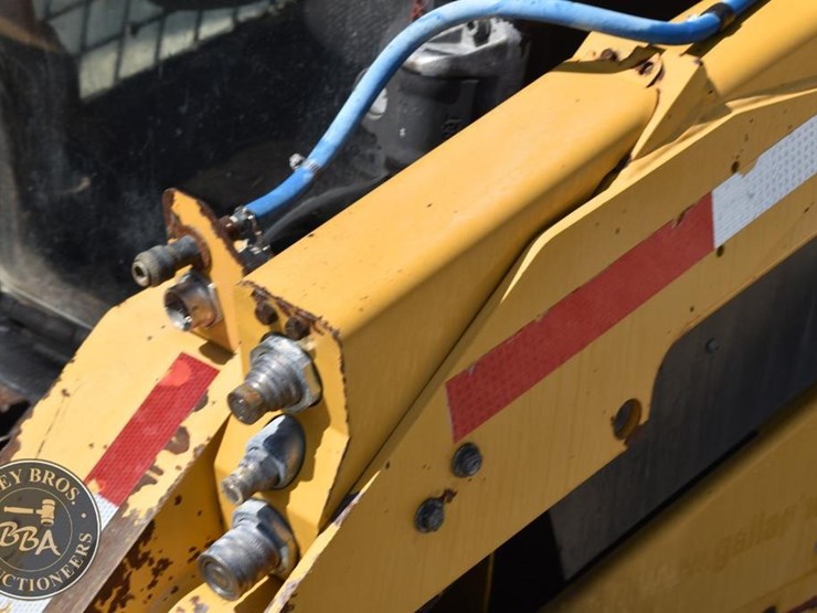 2018-caterpillar-262d-image-37