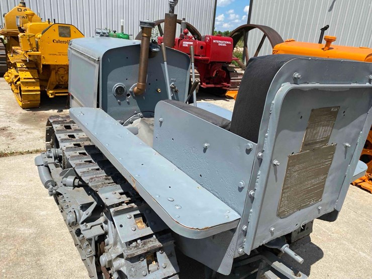 caterpillar-10-ag-crawler-image-7