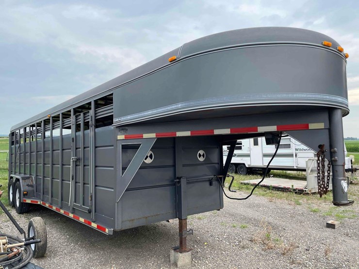 2000-24'-corn-pro-livestock-trailer-image-30