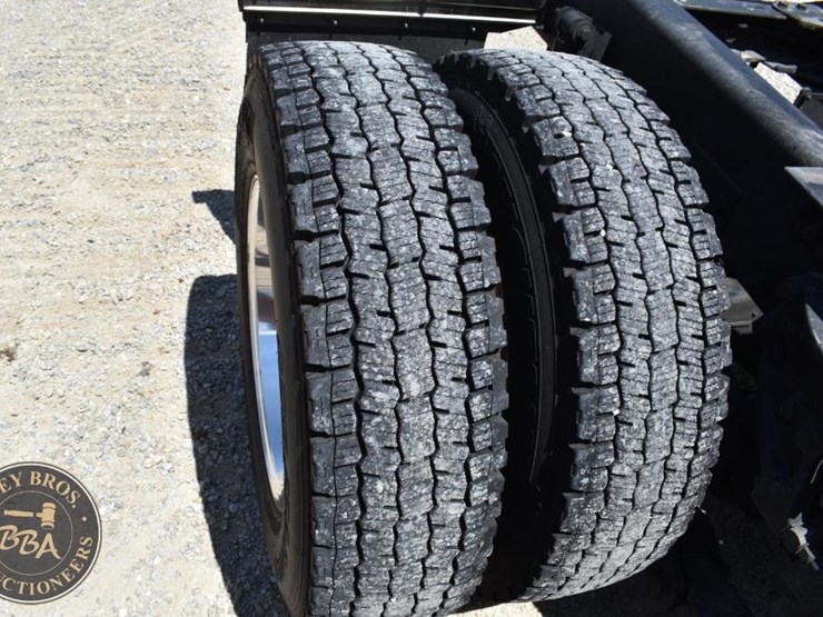 2011-kenworth-t660-image-33