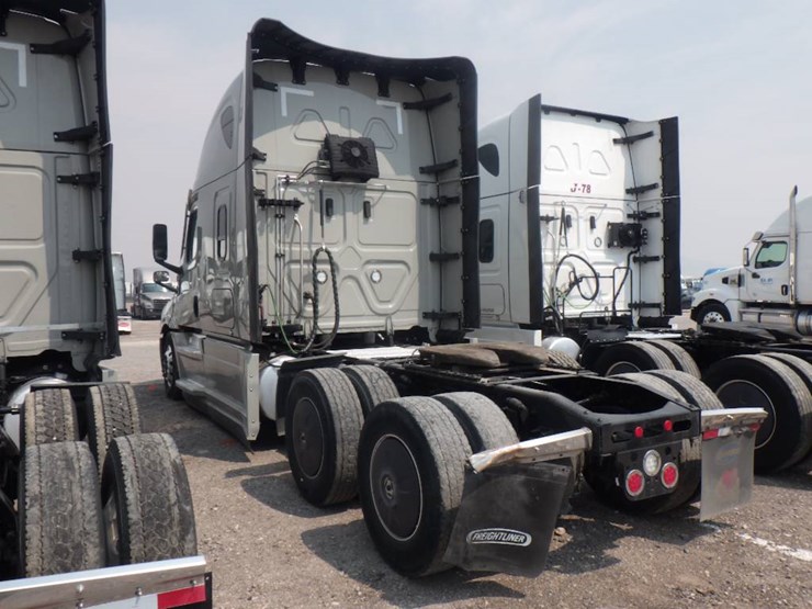 2024-freightliner-cascadia-126-image-8