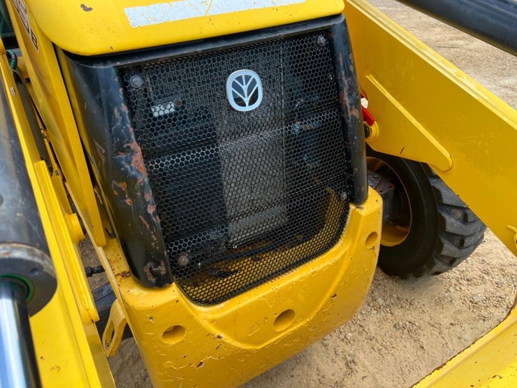 2011-new-holland-b95b-image-37