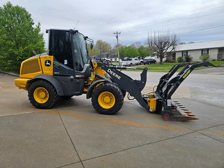 #17574-•-2024-deere-324-wheel-loader-image-14