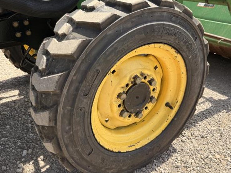 john-deere-3520-image-7