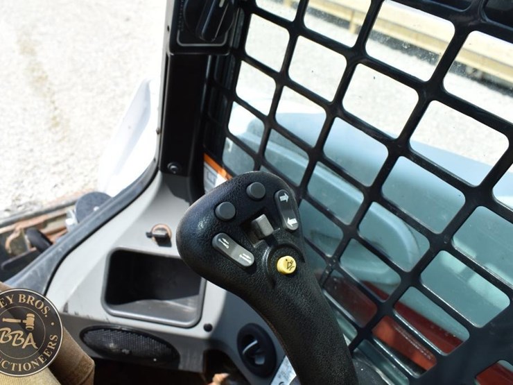 2020-bobcat-s550-image-34
