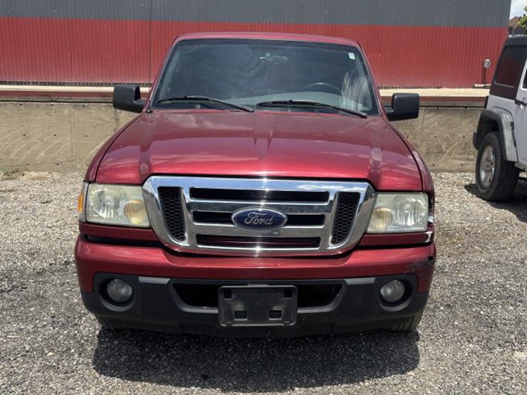 2011-ford-ranger-xlt-image-2