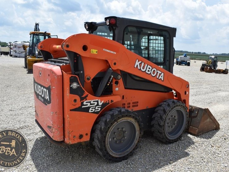 2017-kubota-ssv65-image-15