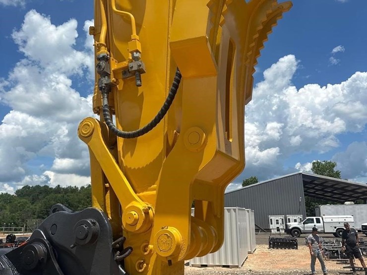 2021-komatsu-pc210-lc-11-image-11