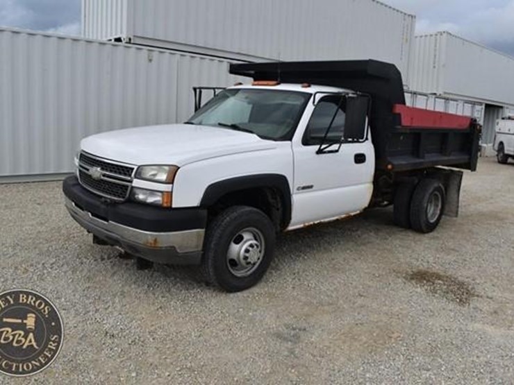 2005-chevrolet-3500-image-4
