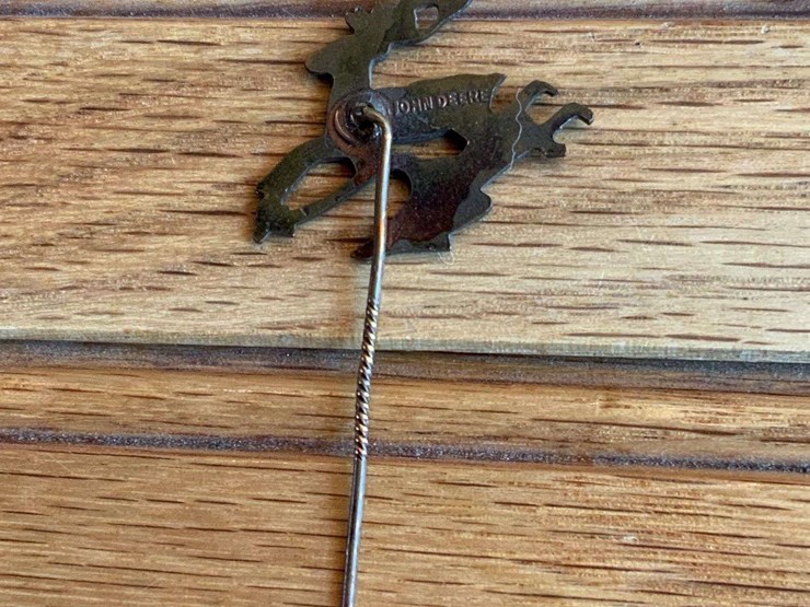 (2)-john-deere-button-+-straight-pin-image-3