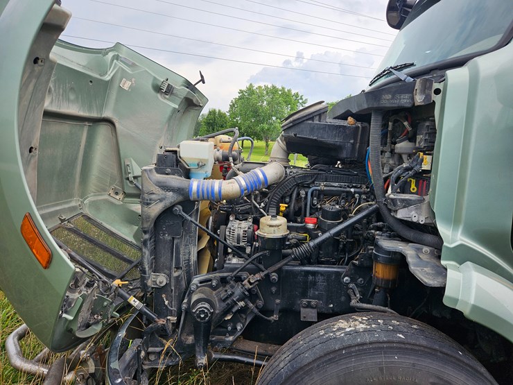 2016-peterbilt-579-image-19