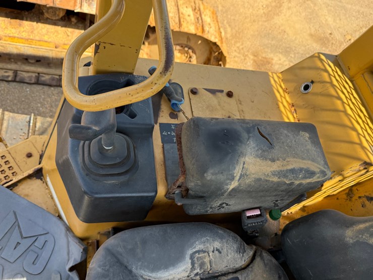 caterpillar-d3g-lgp-image-25
