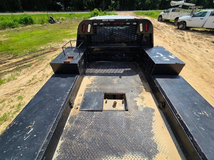 2018-utility-flatbed-image-23