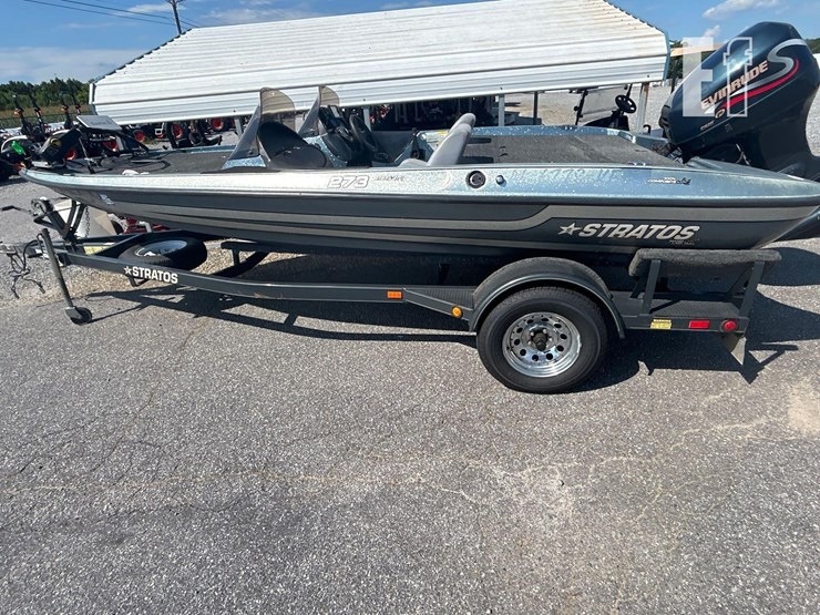 2000-stratos-273-vindicator-17ft-bass-boat-w/ez-lo-image-15