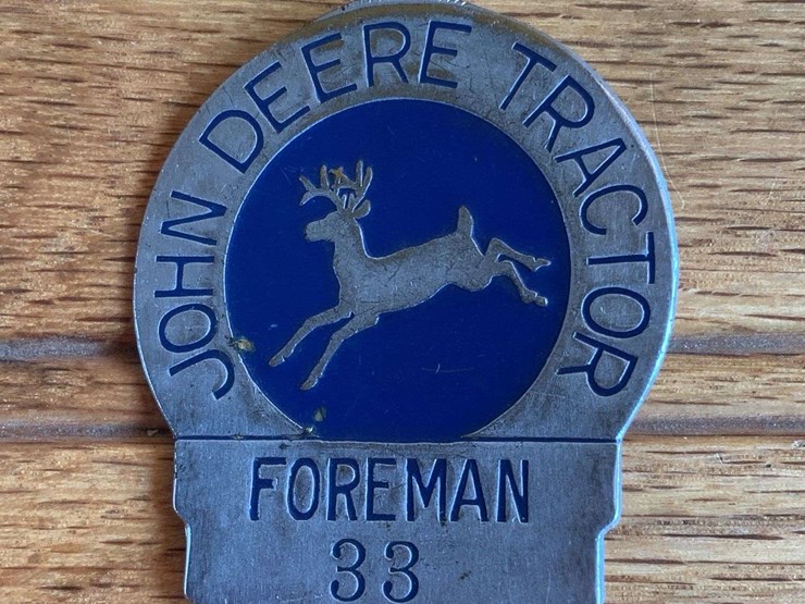 john-deere-tractor-foreman-employee-badge-image-1