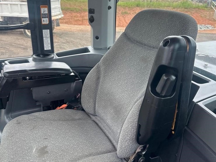 2019-deere-624l-image-17