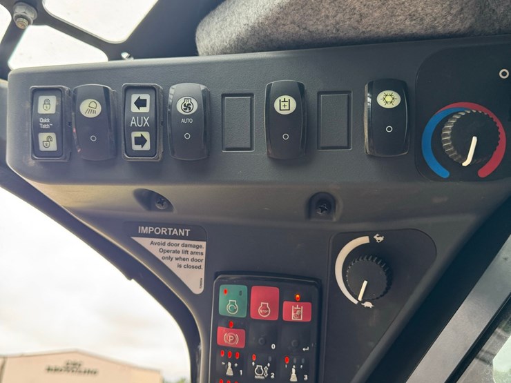 2023-deere-331g-image-11