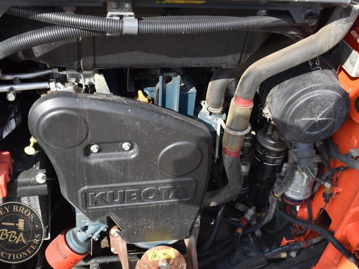 2020-kubota-ssv65-image-37