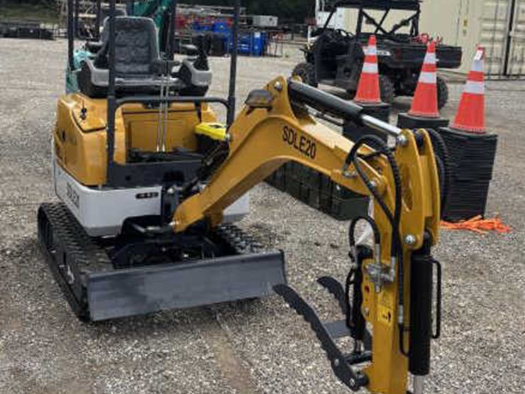#2-•-yanmar-engine-excavator---model-sdle20-image-1