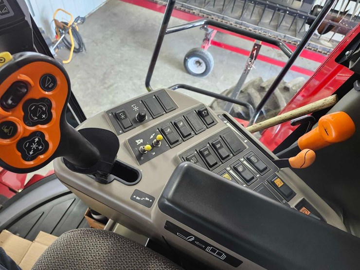 2009-case-ih-6088-image-23