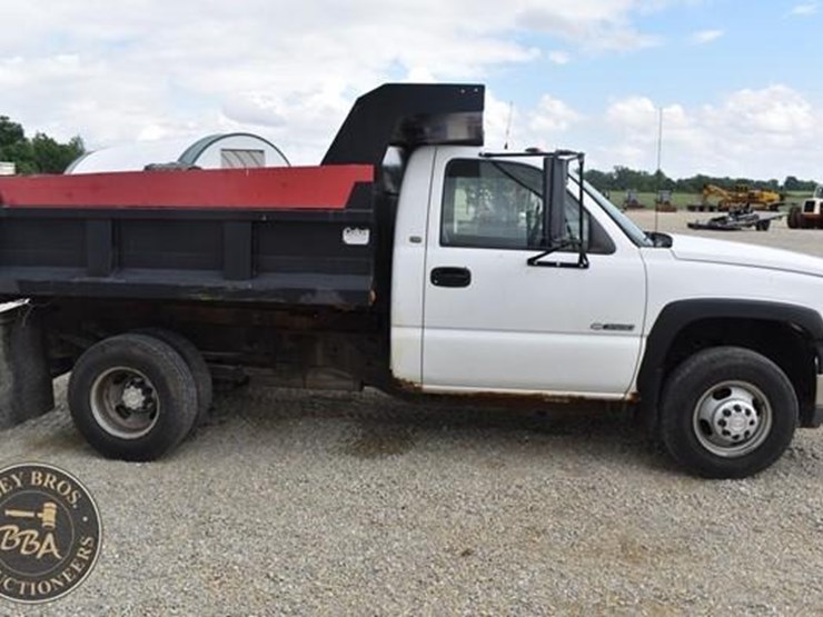 2005-chevrolet-3500-image-11