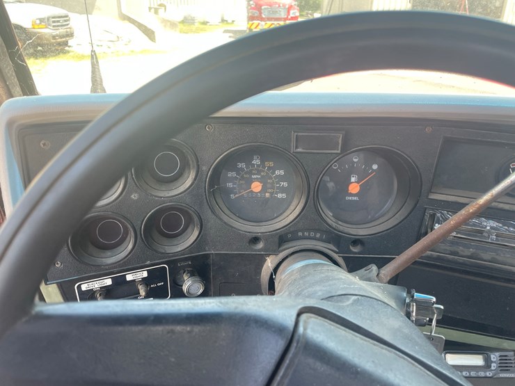 1986-chevrolet-custom-deluxe-image-23